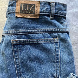 LizWear 5-pocket, Straight Leg Blue Jean. Non-distress, No Tears. Sz: 8Petite.